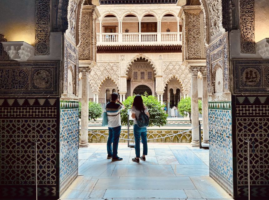 Seville FullDay Tour: Alcázar, Cathedral + Triana & Flamenco - The guides and language choices