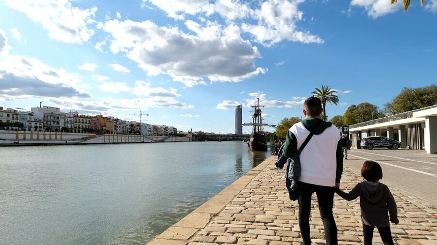Seville: Guadalquivir & Secrets of Triana Small Group Tour - What the 90-minute format really gives you