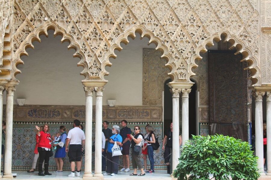 Seville: Guided Sightseeing Day Tour - Santa Cruz, where the route slows down
