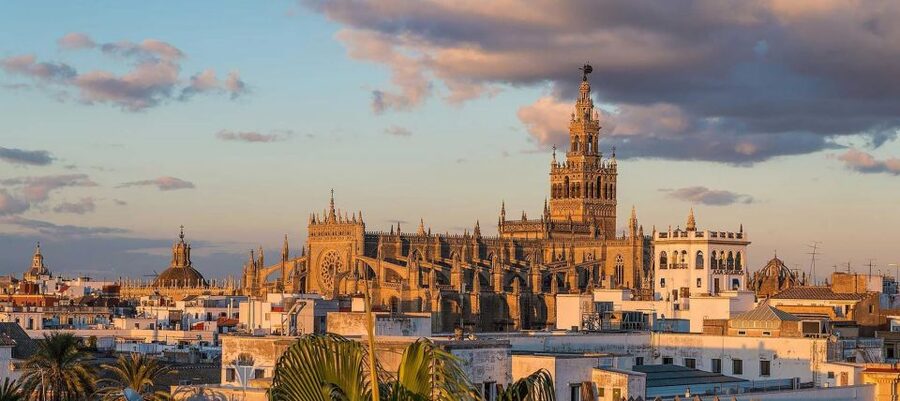 Seville: Guided Tour with Cathedral & Giralda Entrance - Why Seville Cathedral deserves a guided visit