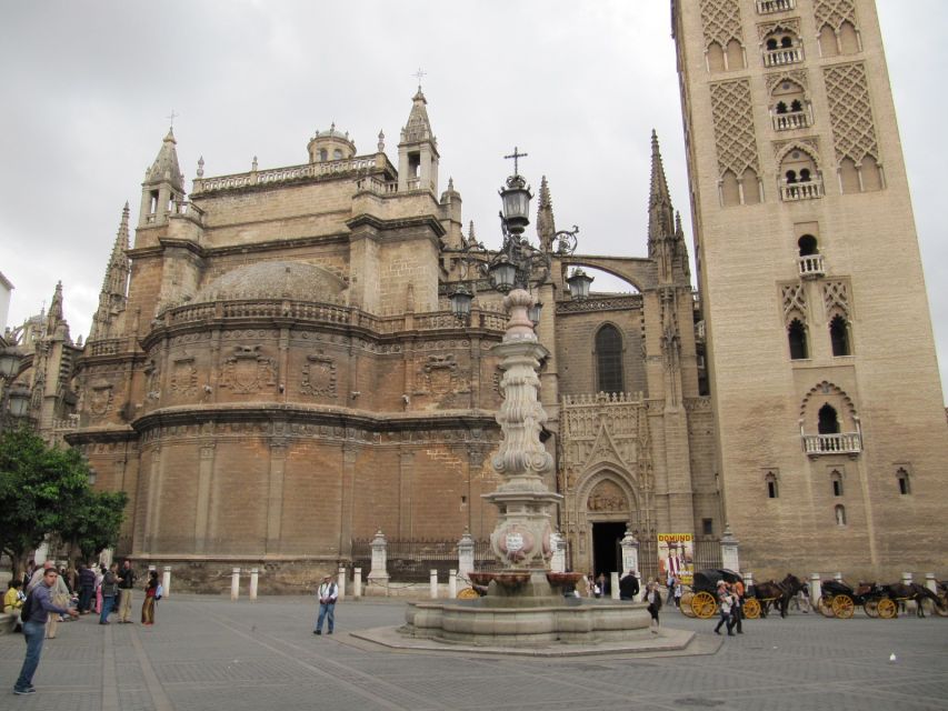 Seville: Guided Tour with Cathedral & Giralda Entrance - What the guide adds in 75 minutes