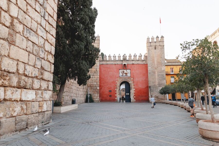 Seville: Guided Walking Tour with Alcazar & Cathedral Access - Seville Cathedral and the Giralda