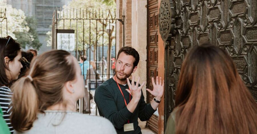 Seville: Guided Walking Tour with Optional Breakfast - Key points to know before booking