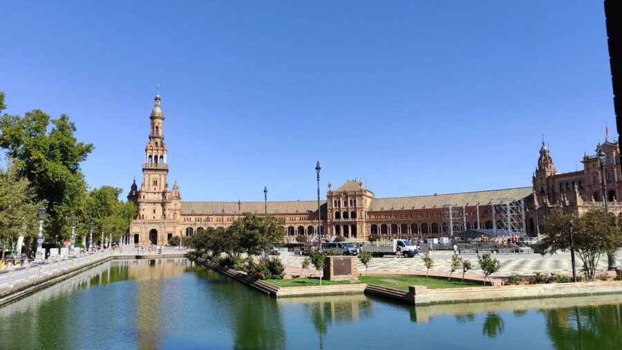 Seville: Guided Walking Tour with Optional Breakfast - The Royal Alcazar and the Archive of the Indies