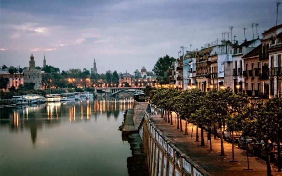 Seville: Half-Day Flamenco & Tapas Night - Starting at Altozano and crossing into Triana