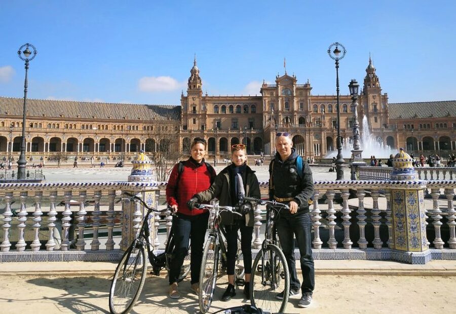 Seville: Highlights Bike Tour with Local Guide - San Telmo Palace and Parque de María Luisa