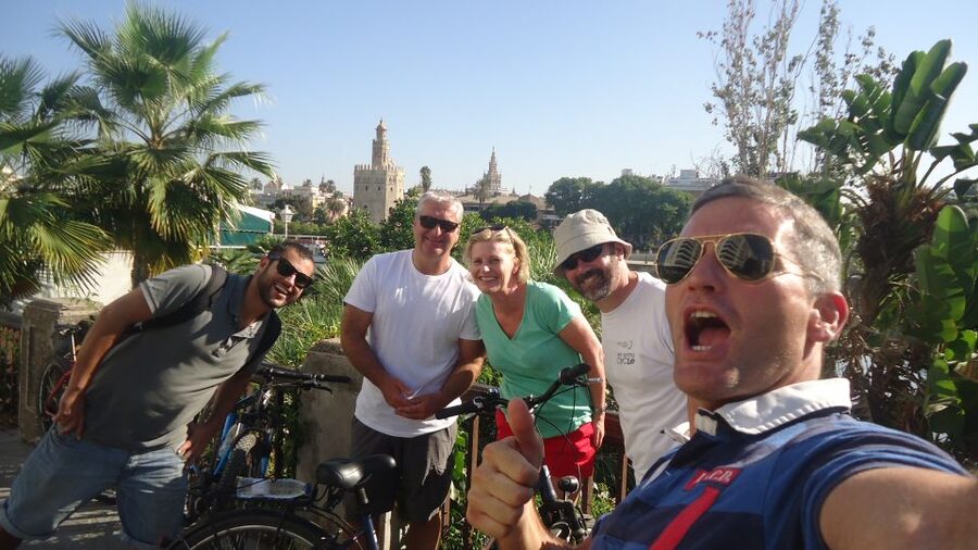 Seville: Highlights City Bike Tour - The guides make the difference