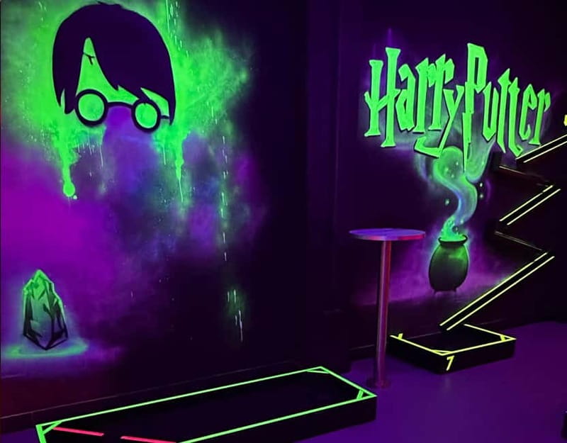 Seville: Indoor UV 18 hole Minigolf Experience - Why UV minigolf works in Seville