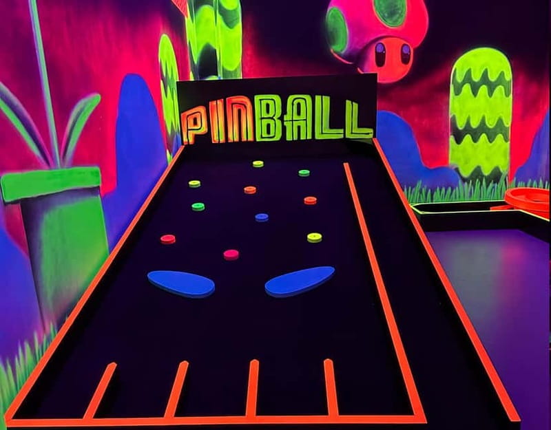 Seville: Indoor UV 18 hole Minigolf Experience - Keeping score without making it too serious