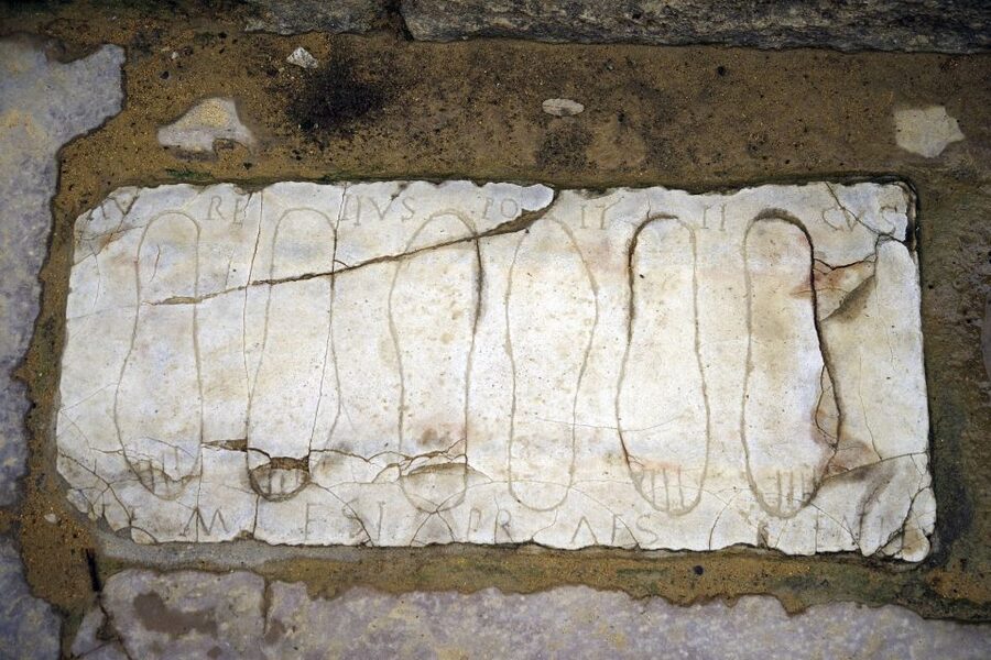 Seville: Italica Roman Ruins City Tour - Meeting your guide at Avenida de Extremadura
