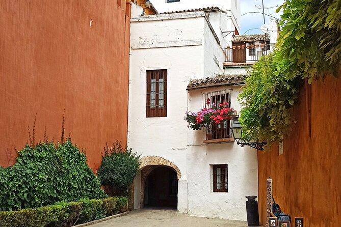 Seville Jewish Quarter Tour (Private Tour) - Starting among Seville’s great monuments