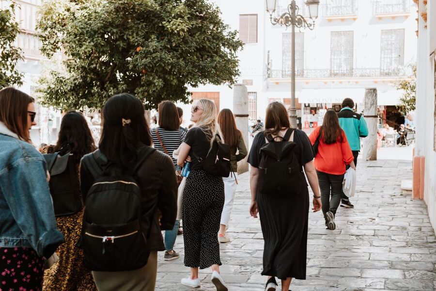 Seville Jewish Quarter walking tour: Santa Cruz District - Starting beneath the Virgen de la Inmaculada statue