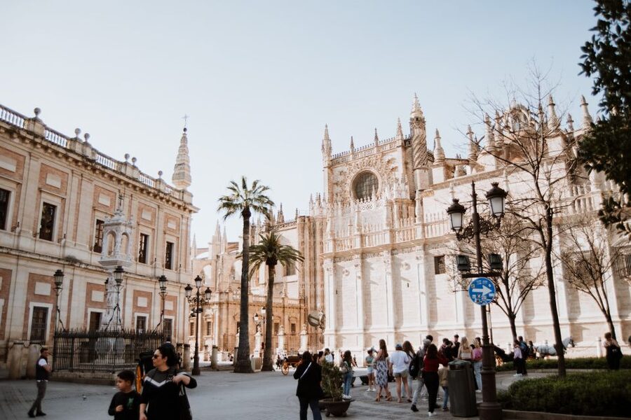 Seville Jewish Quarter walking tour: Santa Cruz District - Plaza de la Alianza and the first turn into Santa Cruz