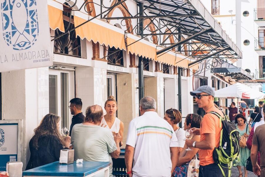 Seville: Morning Market & Tapas Tour - Street food and wine at the market