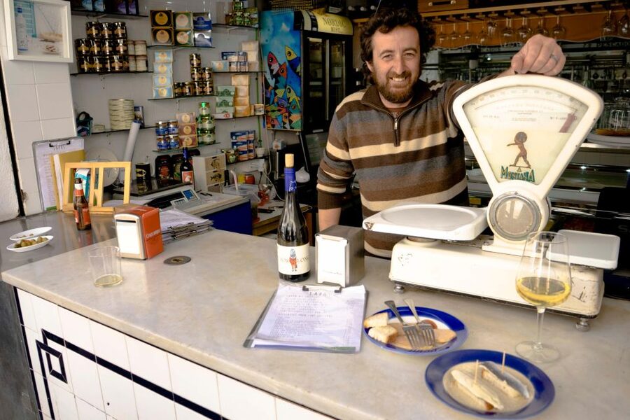Seville: Morning Market & Tapas Tour - Finishing with tapas on Calle Feria