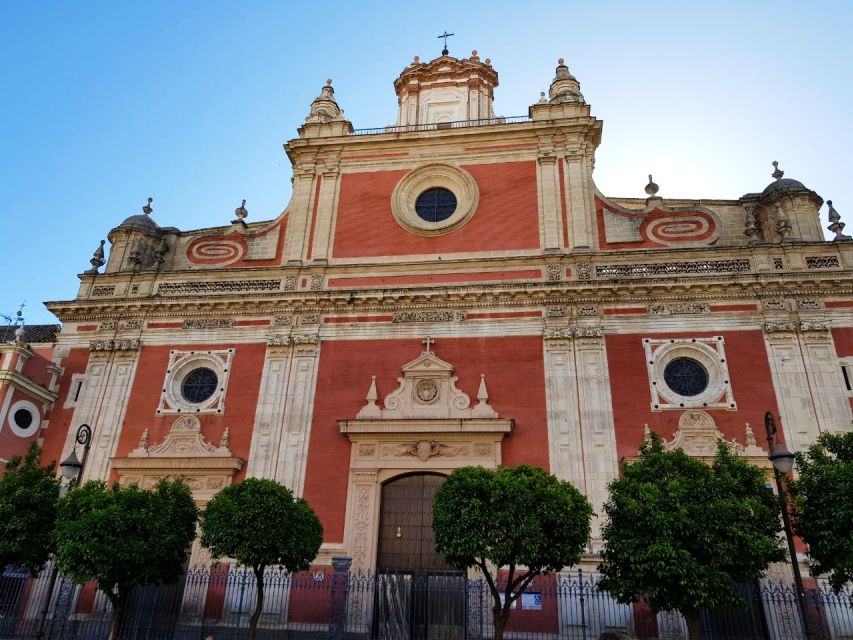 Seville Orientation Tour - The cathedral and Alcázar from the street
