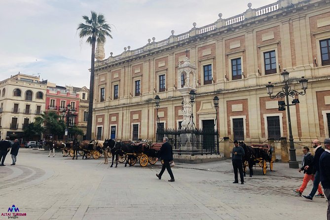 Seville Palaces: Dueñas Palace and Pilate House Tour - Time, comfort, and the daily pace