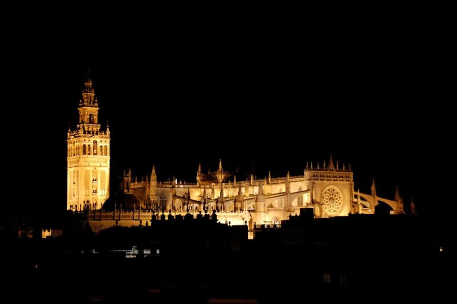 Seville: Paranormal Walking Tour in Spanish - Language, group size, and practical planning