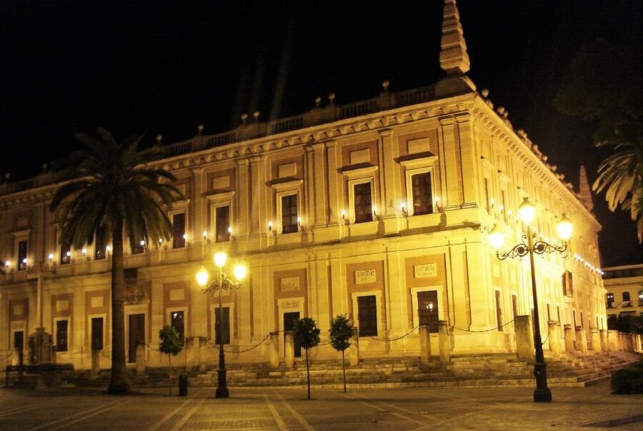 Seville: Paranormal Walking Tour in Spanish - Exploring the oldest buildings after dark