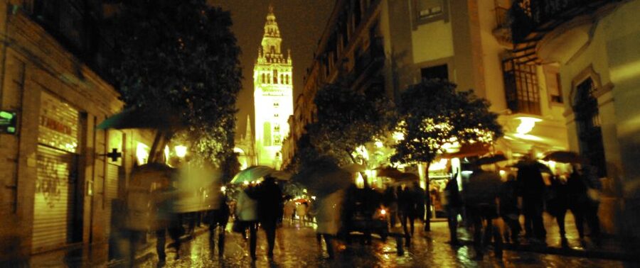 Seville: Paranormal Walking Tour in Spanish - The final walk to Calle Arguijo
