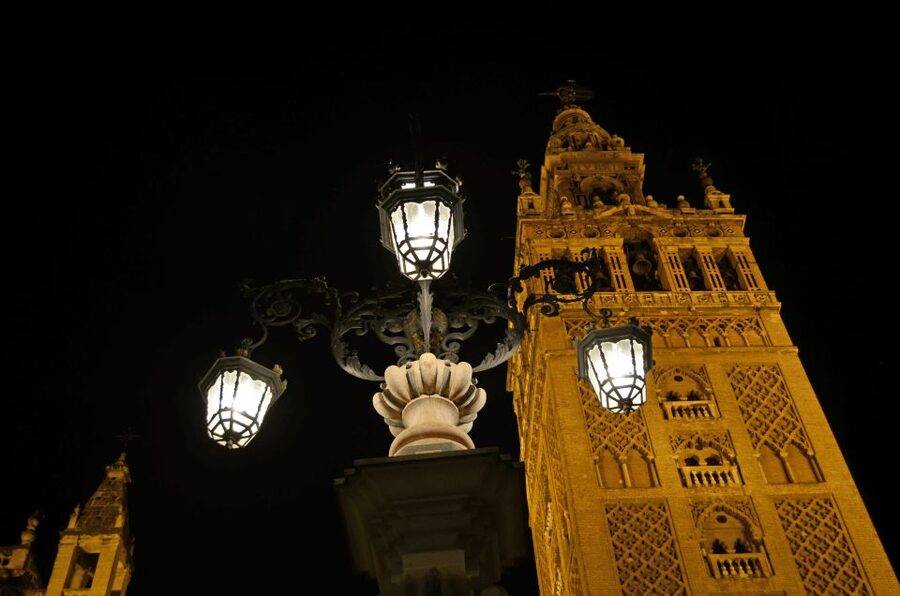 Seville: Paranormal Walking Tour in Spanish - Shared or private: which option makes sense?