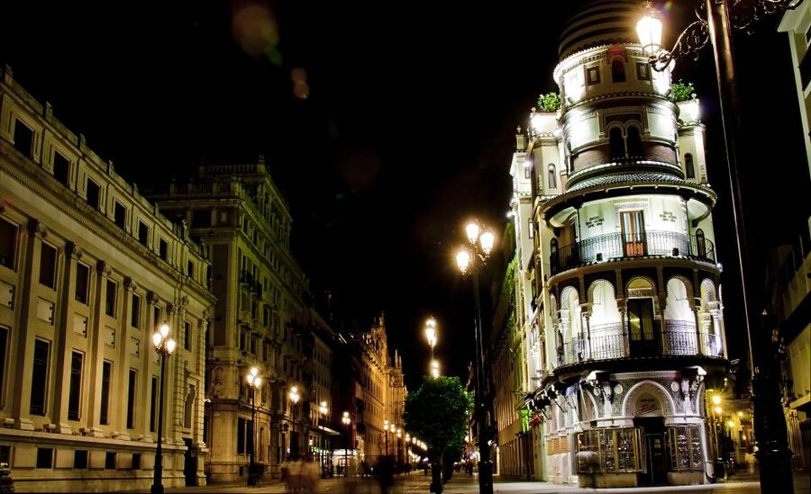 Seville: Paranormal Walking Tour in Spanish - Who should book this experience?
