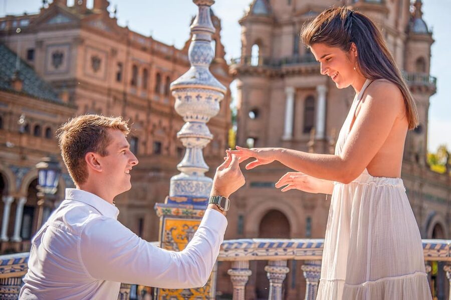 Seville PHOTO WALK - From posed portraits to natural moments