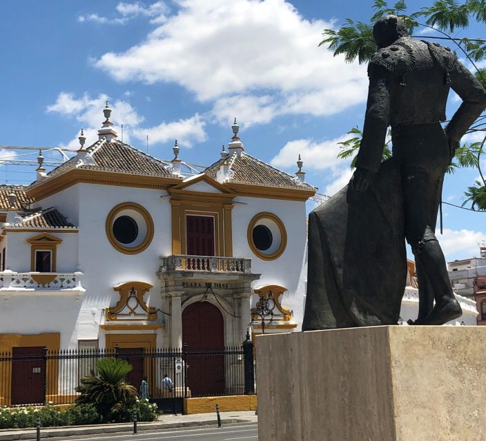 Seville: Plaza de Toros and Museum Guided Tour in Spanish - Walking the Patio de Caballos
