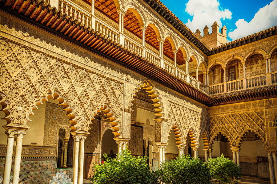 Seville: Priority Access Cathedral, Giralda & Alcázar Tour - Seville Cathedral and the tomb of Christopher Columbus