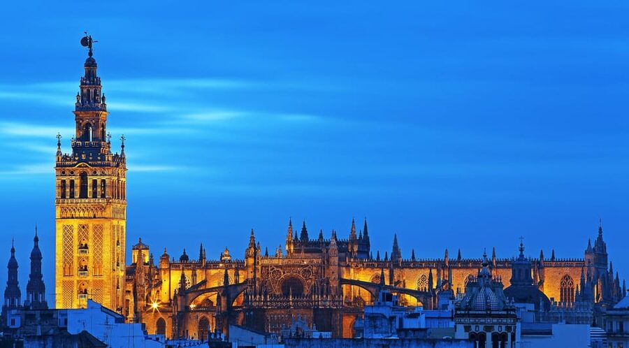 Seville: Priority Access Cathedral & Giralda Tour - Why Seville Cathedral needs a guided visit