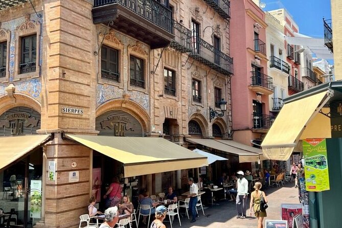 Seville Private Tour with Alcazar, Cathedral, Casa de Pilatos - Santa Cruz, From Quiet Lanes to Famous Squares
