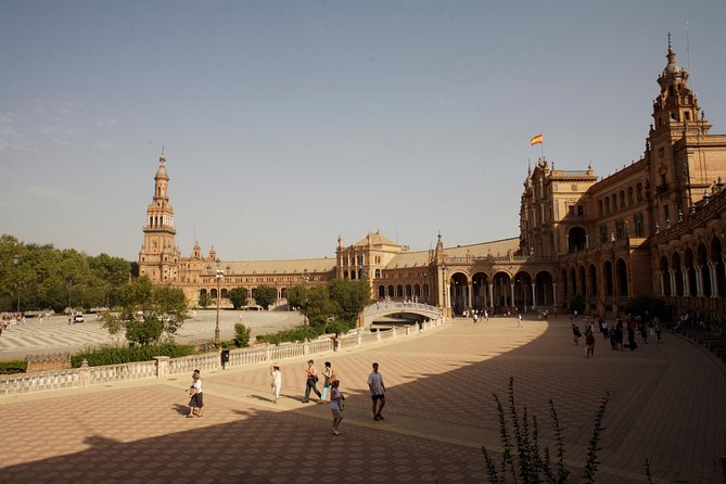 Seville Private Walking Tour with Alcazar & Cathedral Tickets - Tapas, three plates, and three drinks