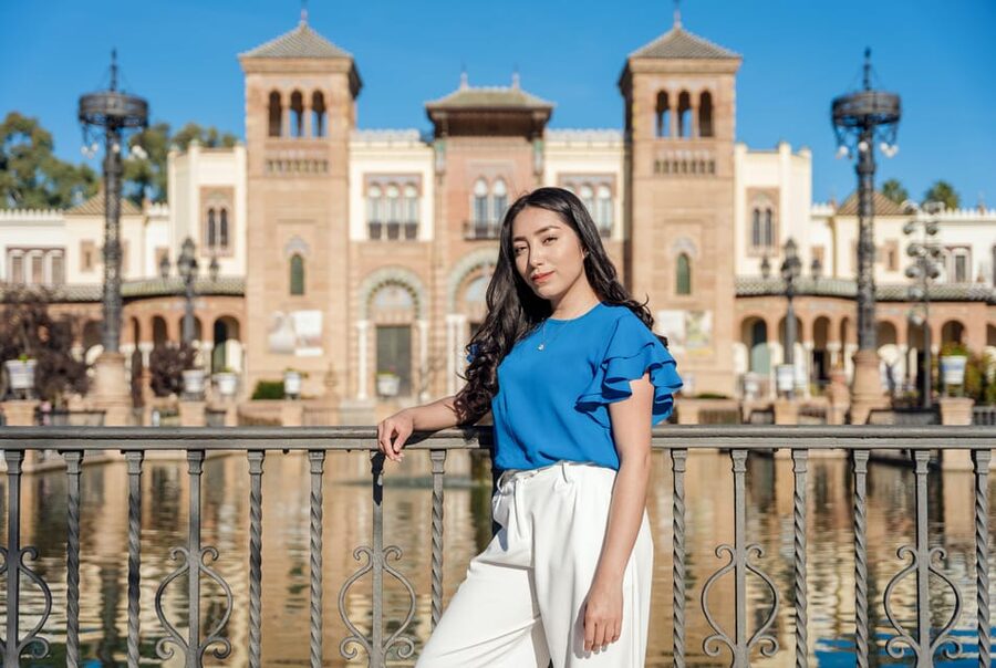Seville: Professional Photoshoot at Plaza de España - Key points to know before booking