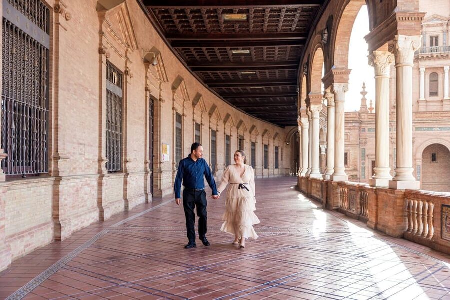 Seville: Professional Photoshoot at Plaza de España - Parque de María Luisa for a softer second look