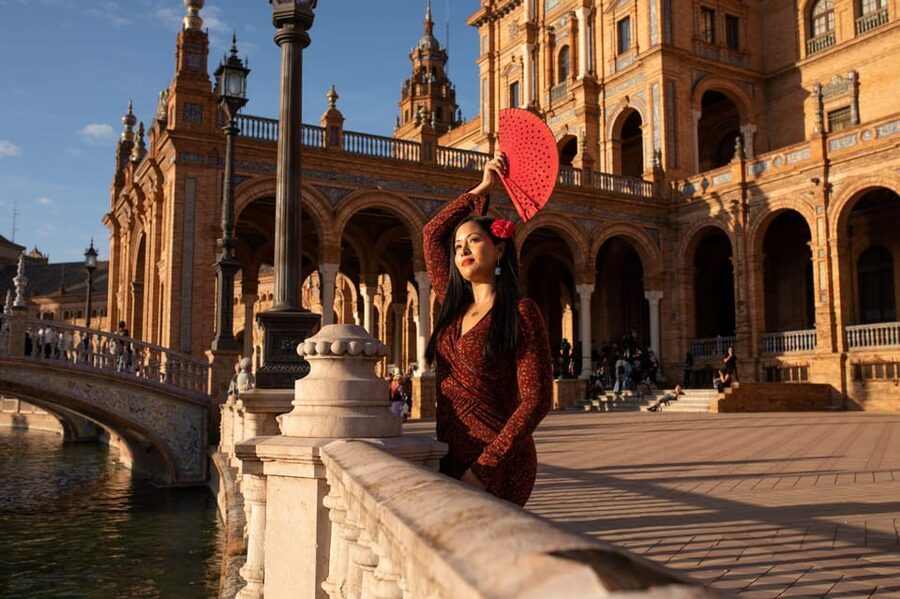 Seville: Professional Photoshoot at Plaza de España - What the VIP package adds