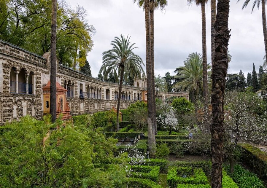Seville: Real Alcazar of Seville Guided Tour and Ticket - The Mercury Pond and the palace’s water design