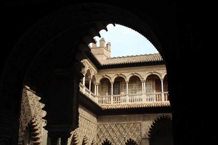 Seville: Royal Alcazar, Cathedral and Giralda Tower Tour - Who should book this experience?