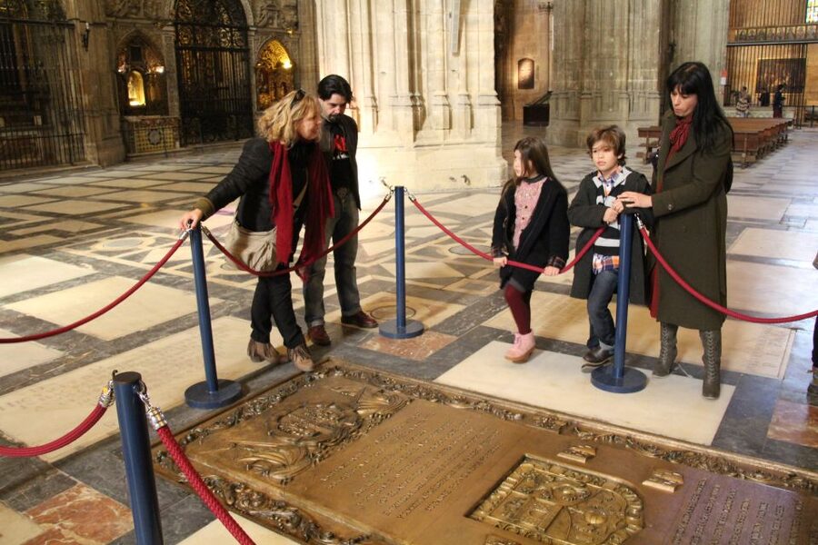 Seville: Royal Alcazar, Cathedral and Giralda Tower Tour - Why this Seville tour works as a first introduction