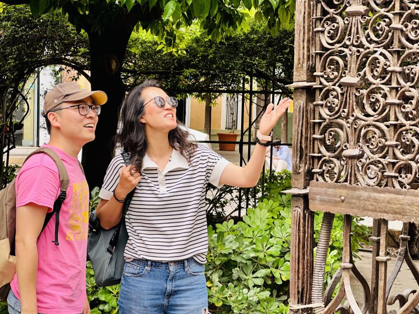Seville: Royal Alcazar Guided Tour - A guide who adds Seville beyond the palace