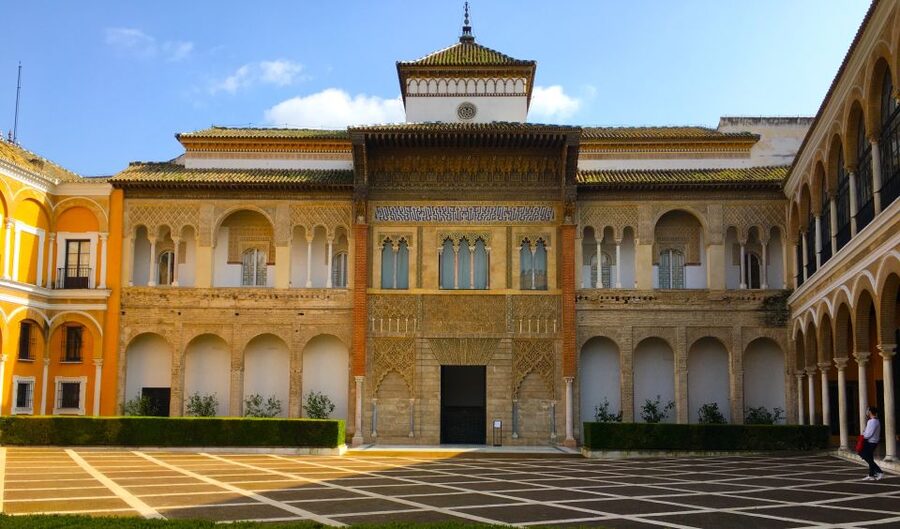 Seville: Royal Alcázar Skip-the-Line Tour by Local Experts - The tour’s pace and group experience