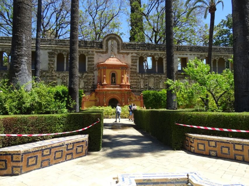 Seville: Small-Group Alcázar Guided Tour & Entry Ticket - What the two-hour schedule really gives you