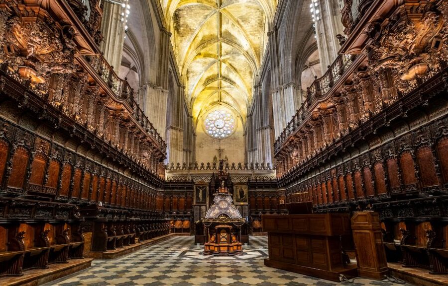 Seville: Small-Group Cathedral and Giralda Tour with Tickets - Entering through the separate entrance