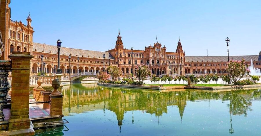 Seville: Small-Group City Highlights Walking Tour - Why this two-hour route works in Seville