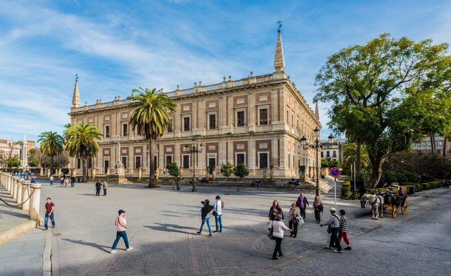 Seville: Small-Group City Highlights Walking Tour - María Luisa Park and the walk toward the finale