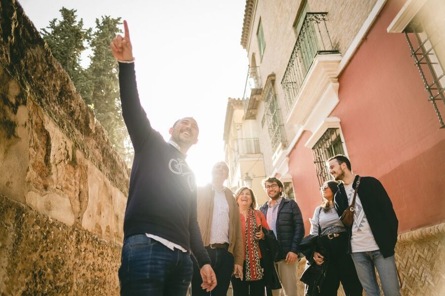 Seville: Small-Group Jewish Quarter Discovery Walking Tour - Callejón del Agua and the former synagogue sites