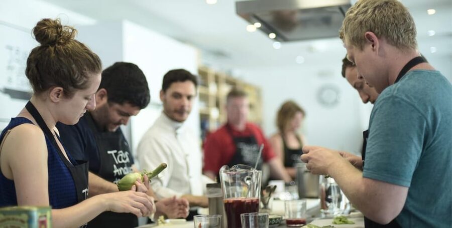 Seville: Spanish Cooking Class with Dinner - Dietary restrictions and the English lesson