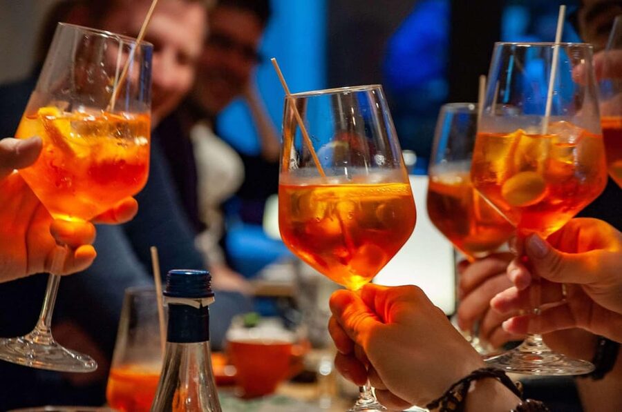 Seville: Spritz Tasting Experience - Sunset by the Torre del Oro