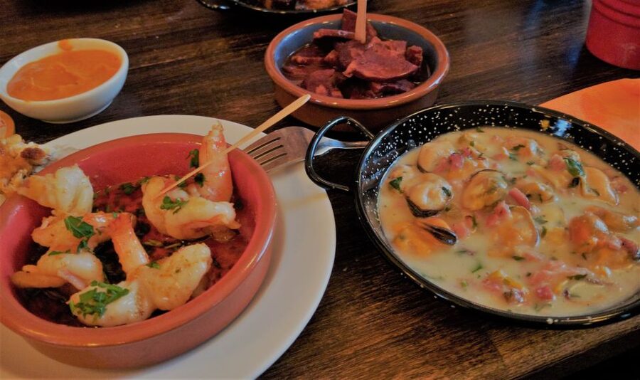 Seville: Tapas and Flamenco Experience - What you eat: four classic tapas with three drinks
