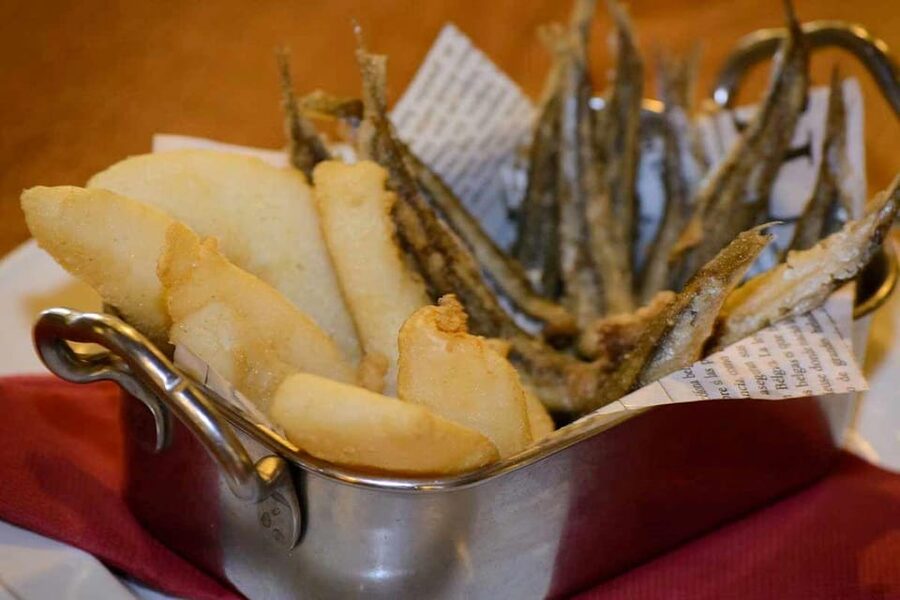 Seville: Tapas Dinner and Flamenco Show - A Sevillian evening built around two strong traditions