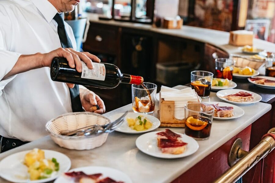 Seville: Tapas, Taverns and History Guided Walking Tour - Why this is a useful first-night activity in Seville